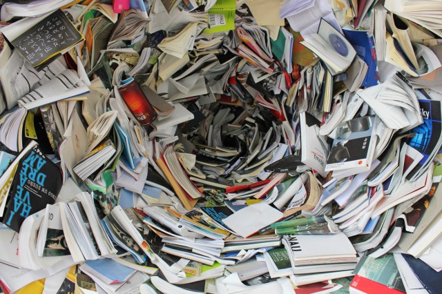 Chaotic pile of books 